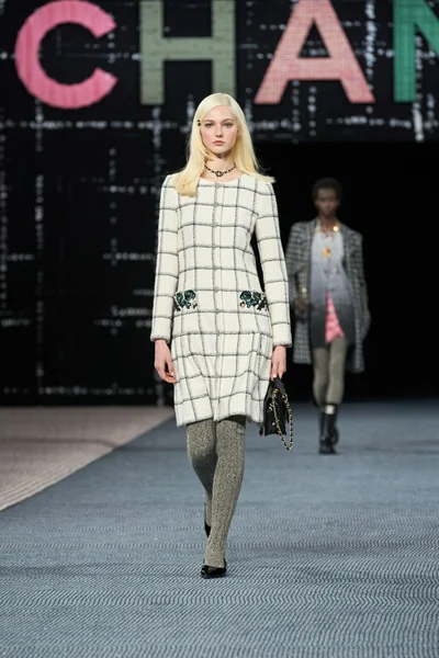 Look 30